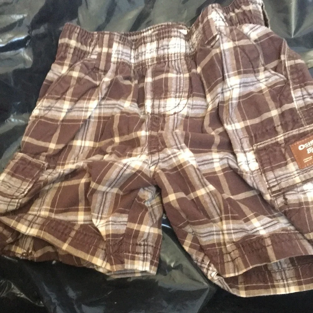 Boys Oshkosh shorts 2t